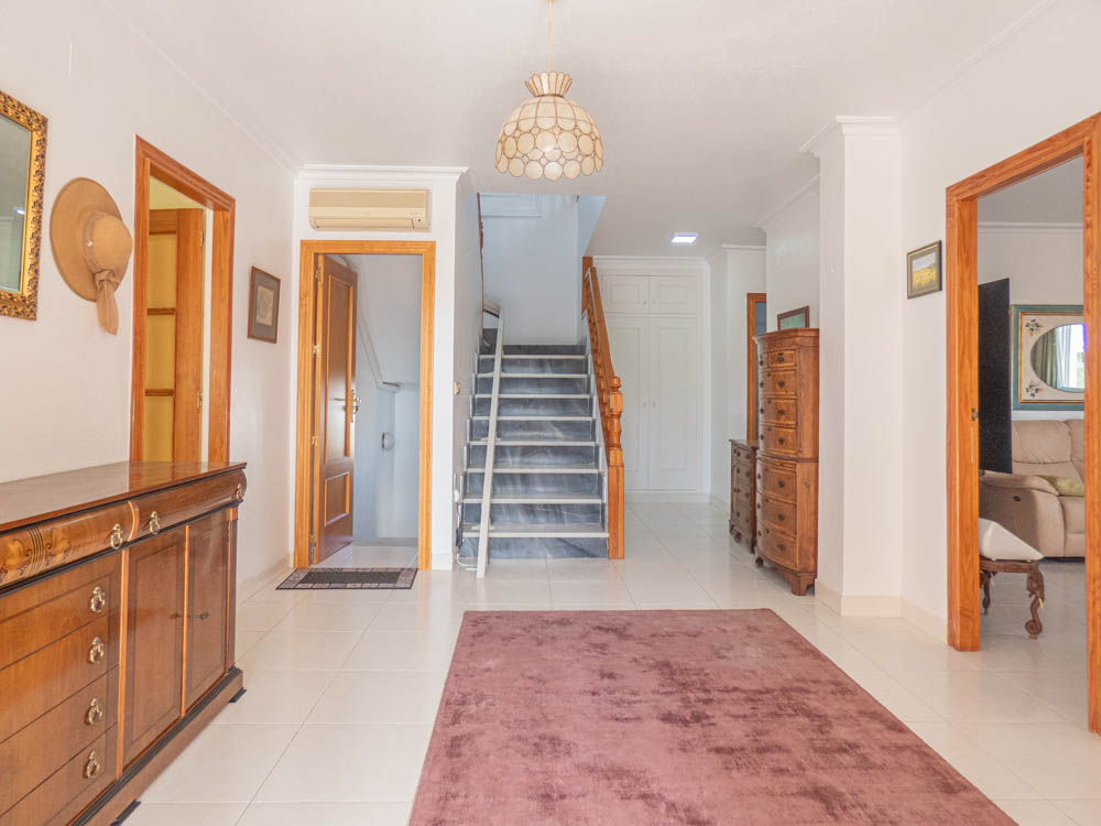 7-Bedroom Villa in San Miguel de Salinas - Image 3