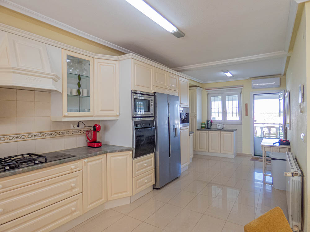 7-Bedroom Villa in San Miguel de Salinas - Image 11