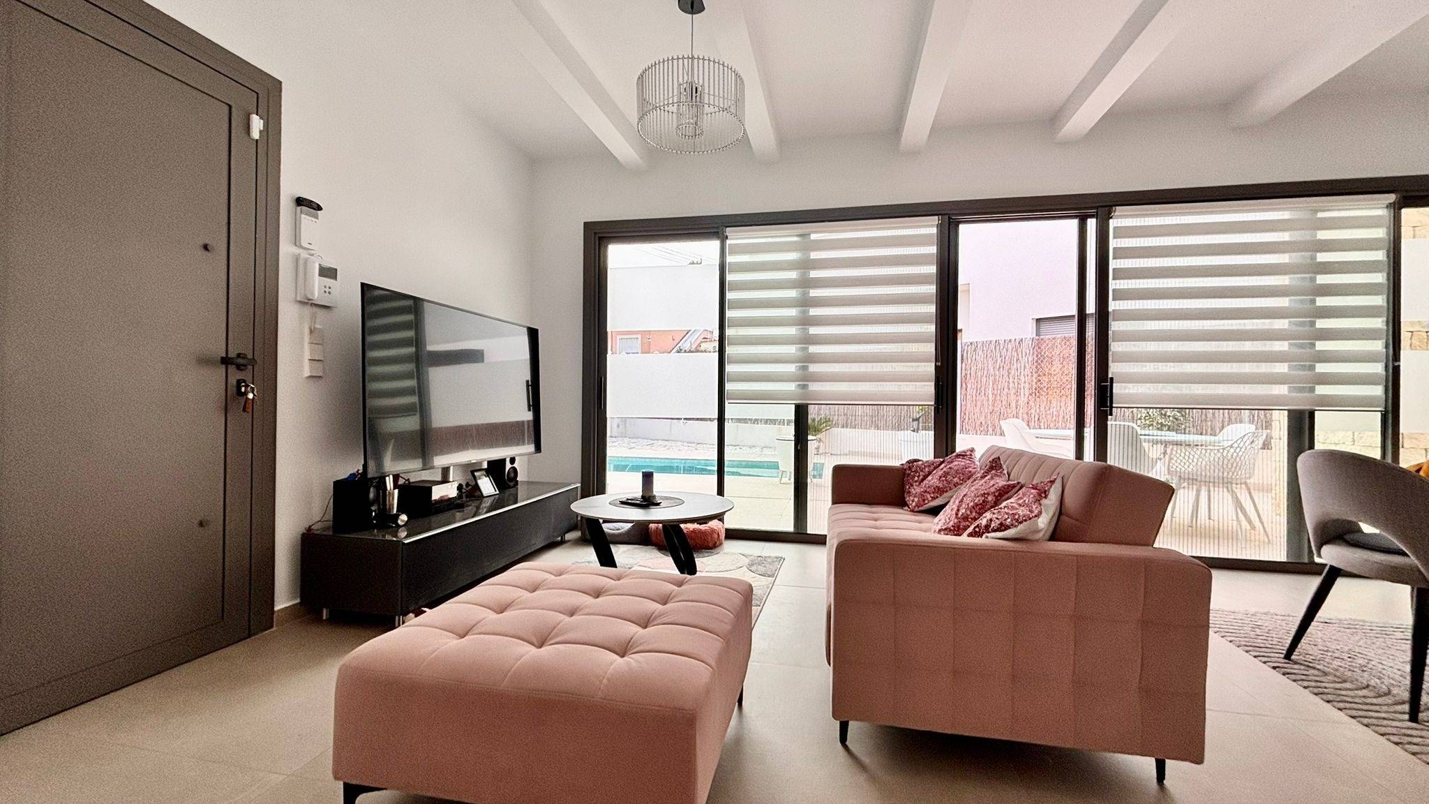 3-Bedroom Villa in San Miguel de Salinas - Image 4