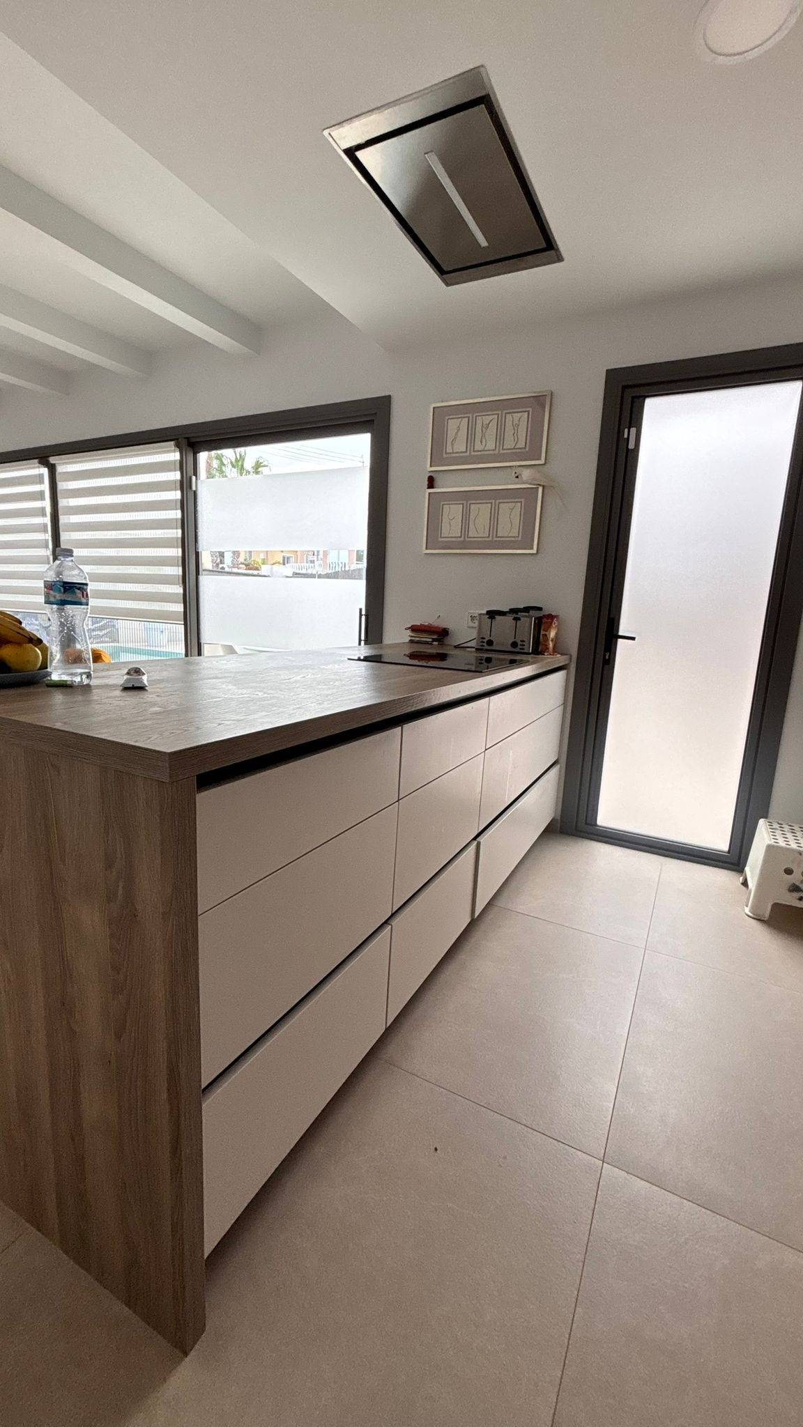 3-Bedroom Villa in San Miguel de Salinas - Image 8