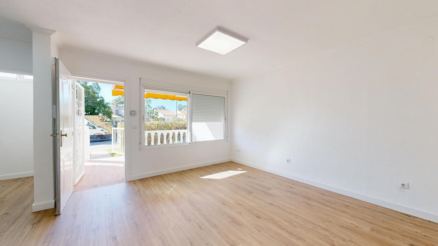 2-Bedroom Bungalow in Villamartín-las Filipinas, Orihuela Costa - Image 10