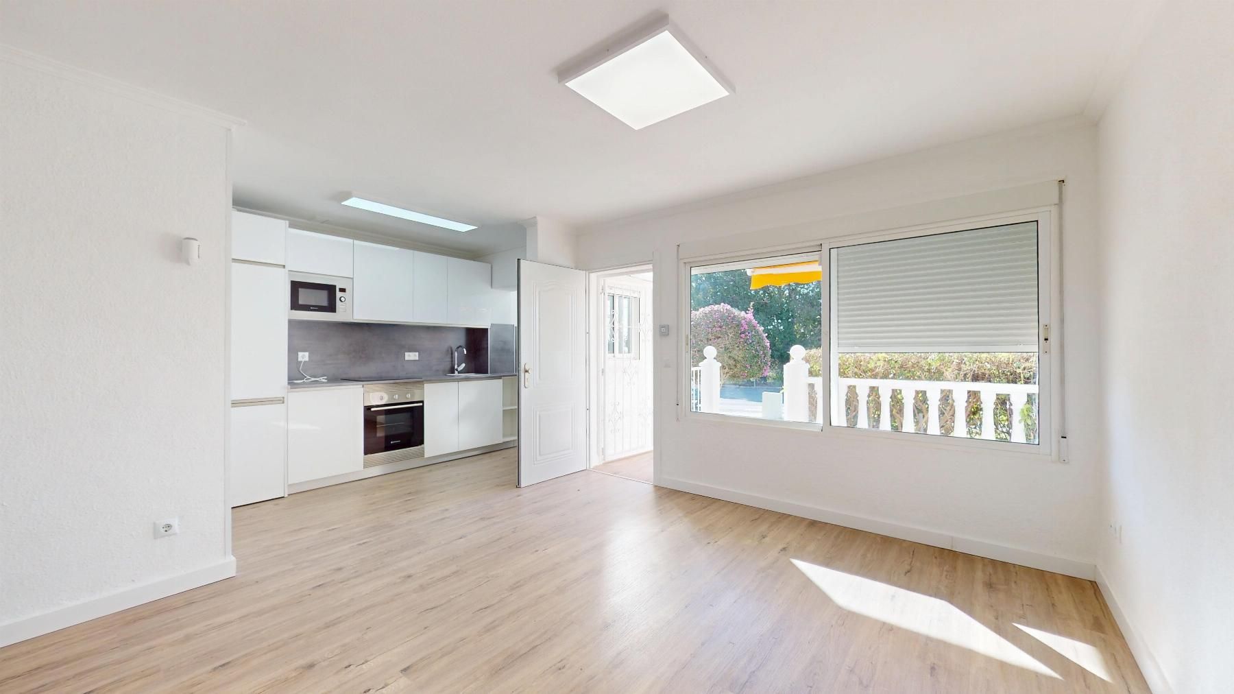 2-Bedroom Bungalow in Villamartín-las Filipinas, Orihuela Costa - Image 8