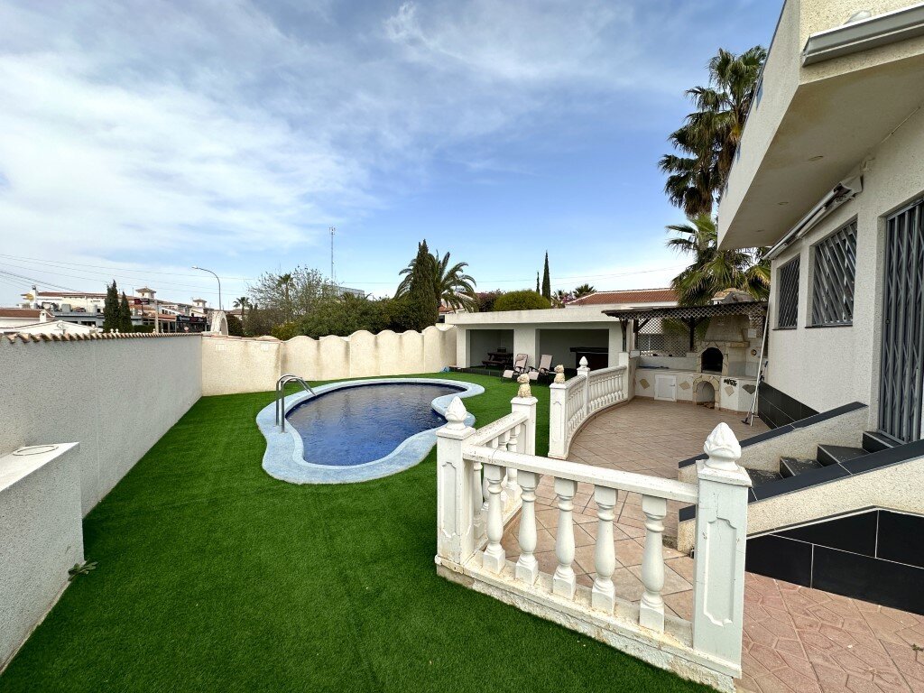3-Bedroom Villa in Rojales - Image 19