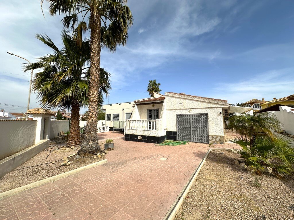 3-Bedroom Villa in Rojales - Image 6