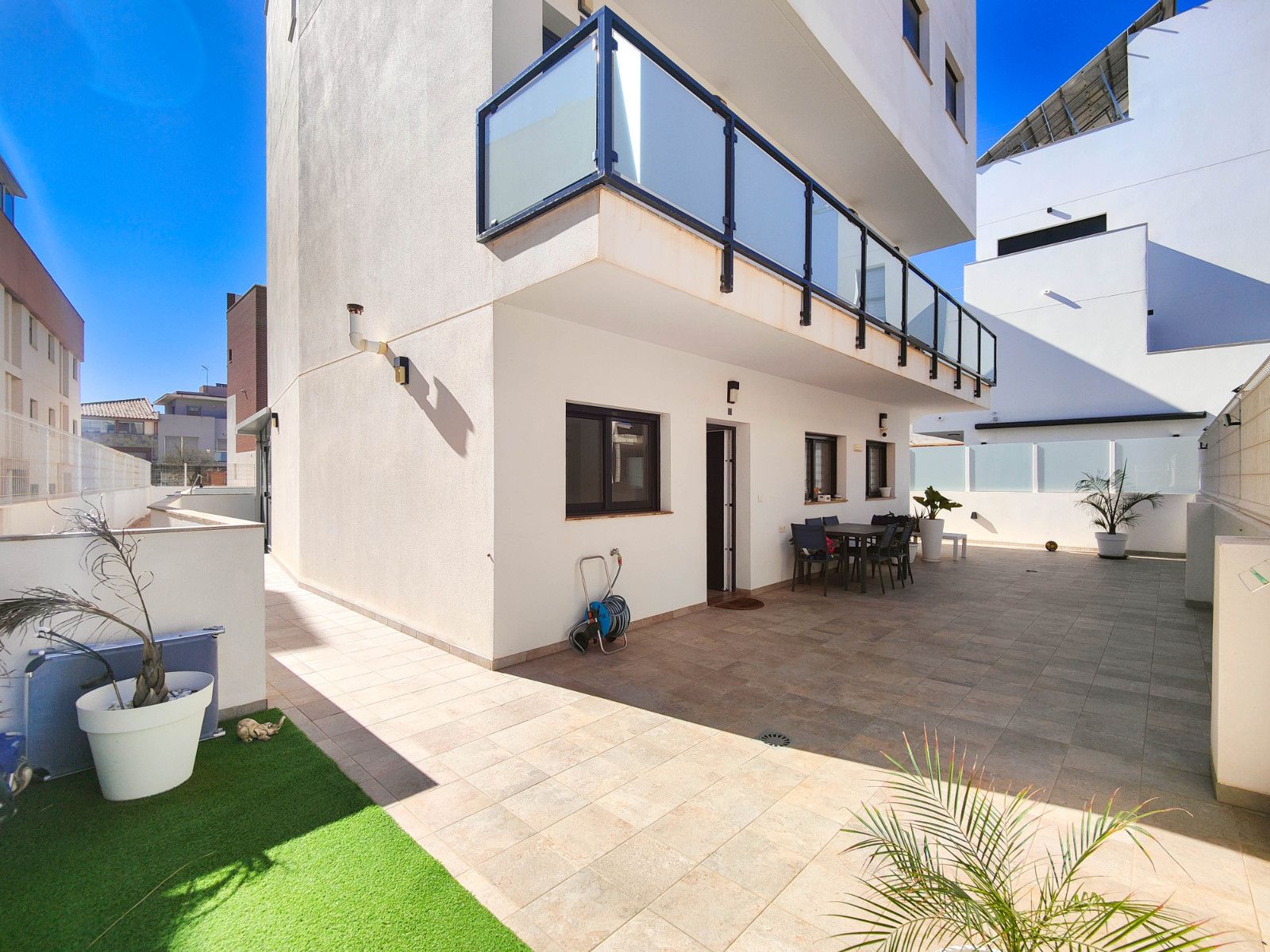 3-Bedroom Apartment in Guardamar del Segura - Image 1