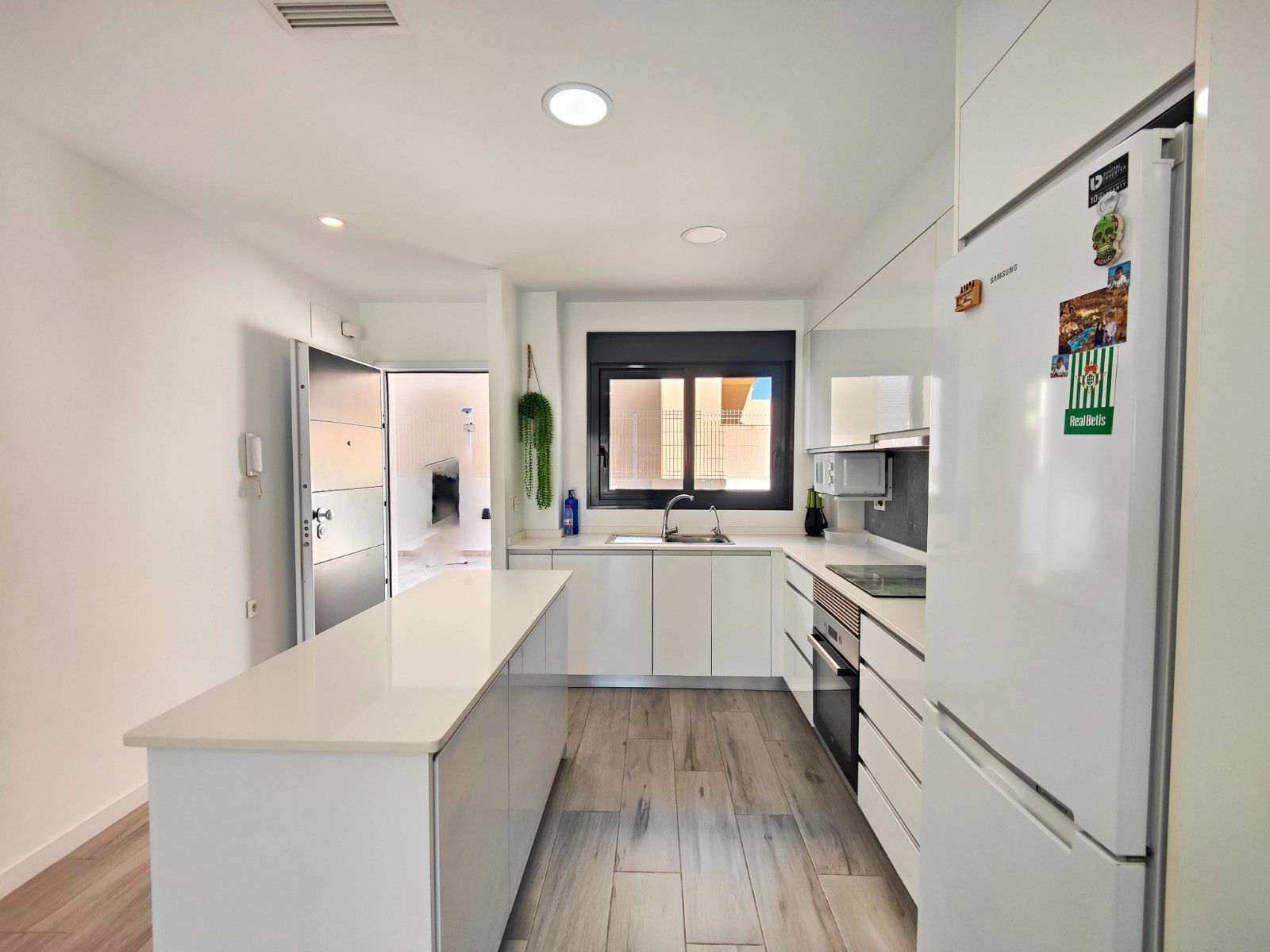 3-Bedroom Apartment in Guardamar del Segura - Image 10