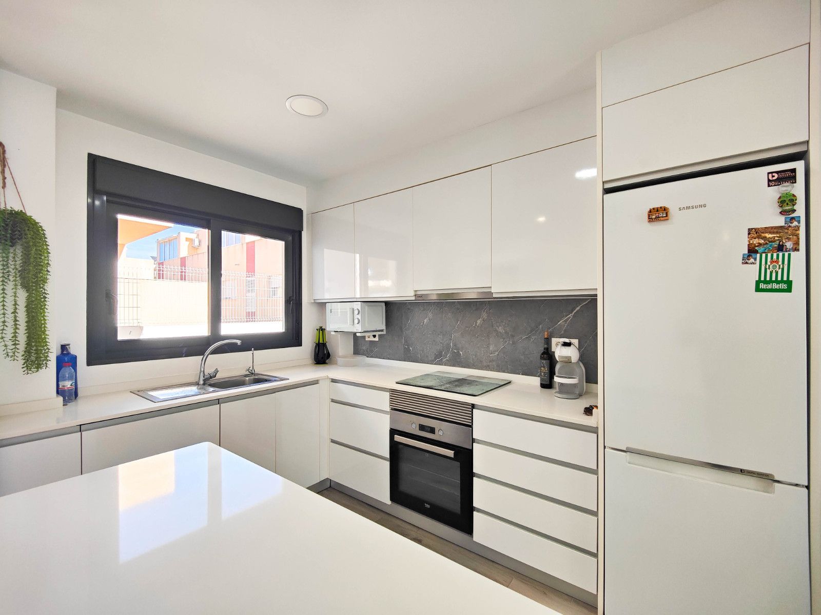 3-Bedroom Apartment in Guardamar del Segura - Image 11