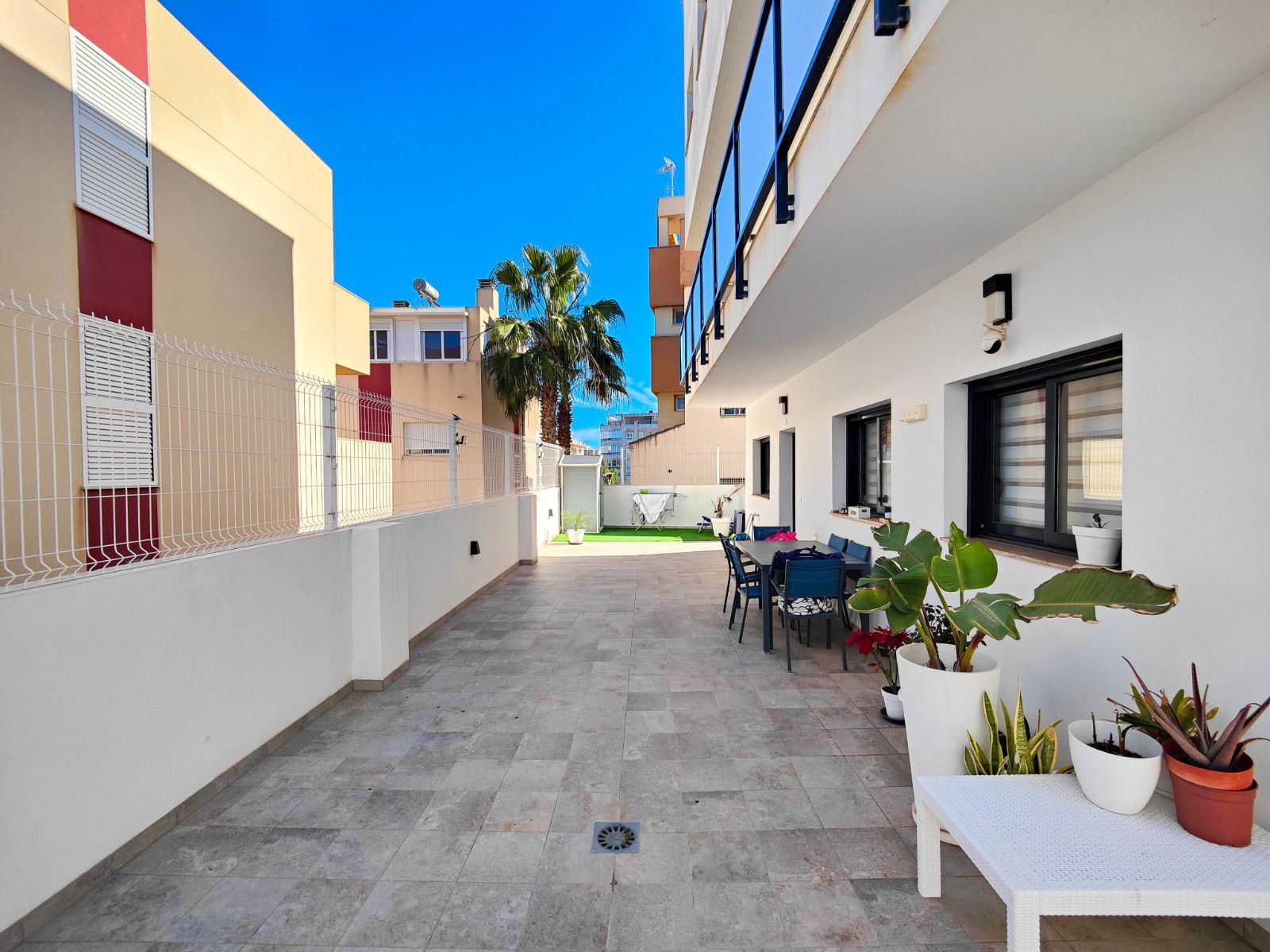 3-Bedroom Apartment in Guardamar del Segura - Image 2