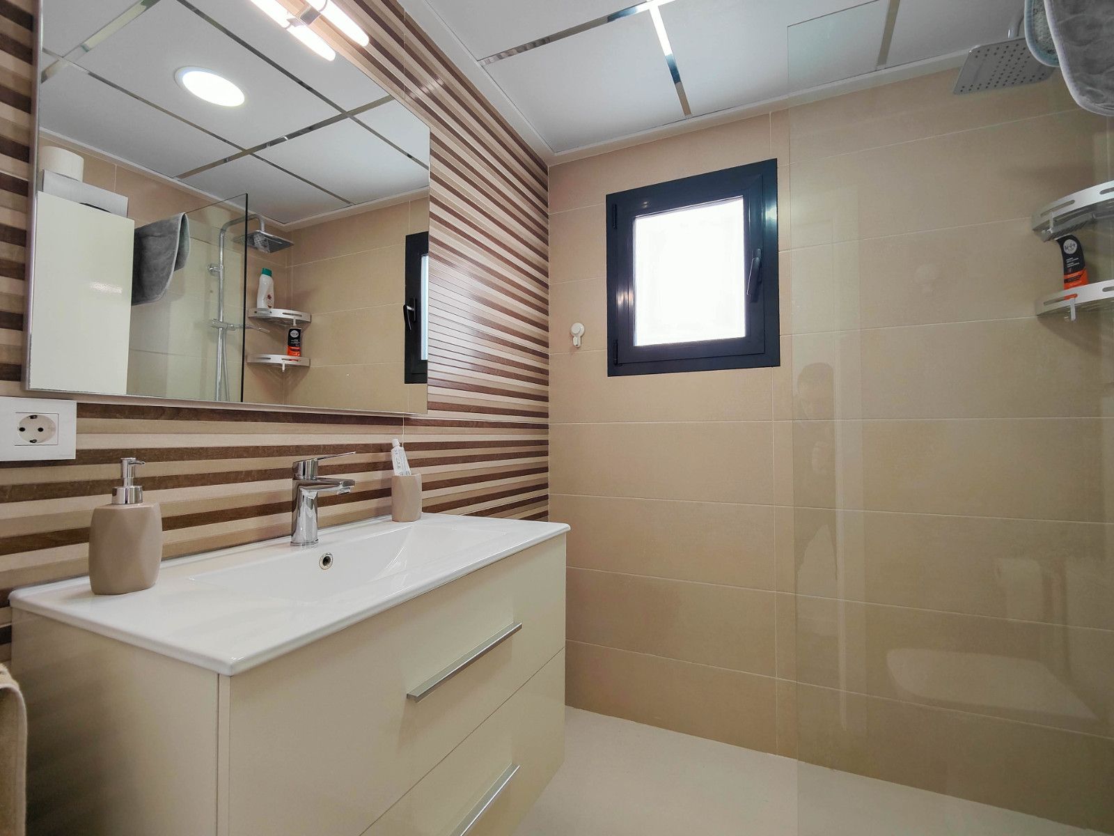 3-Bedroom Apartment in Guardamar del Segura - Image 25