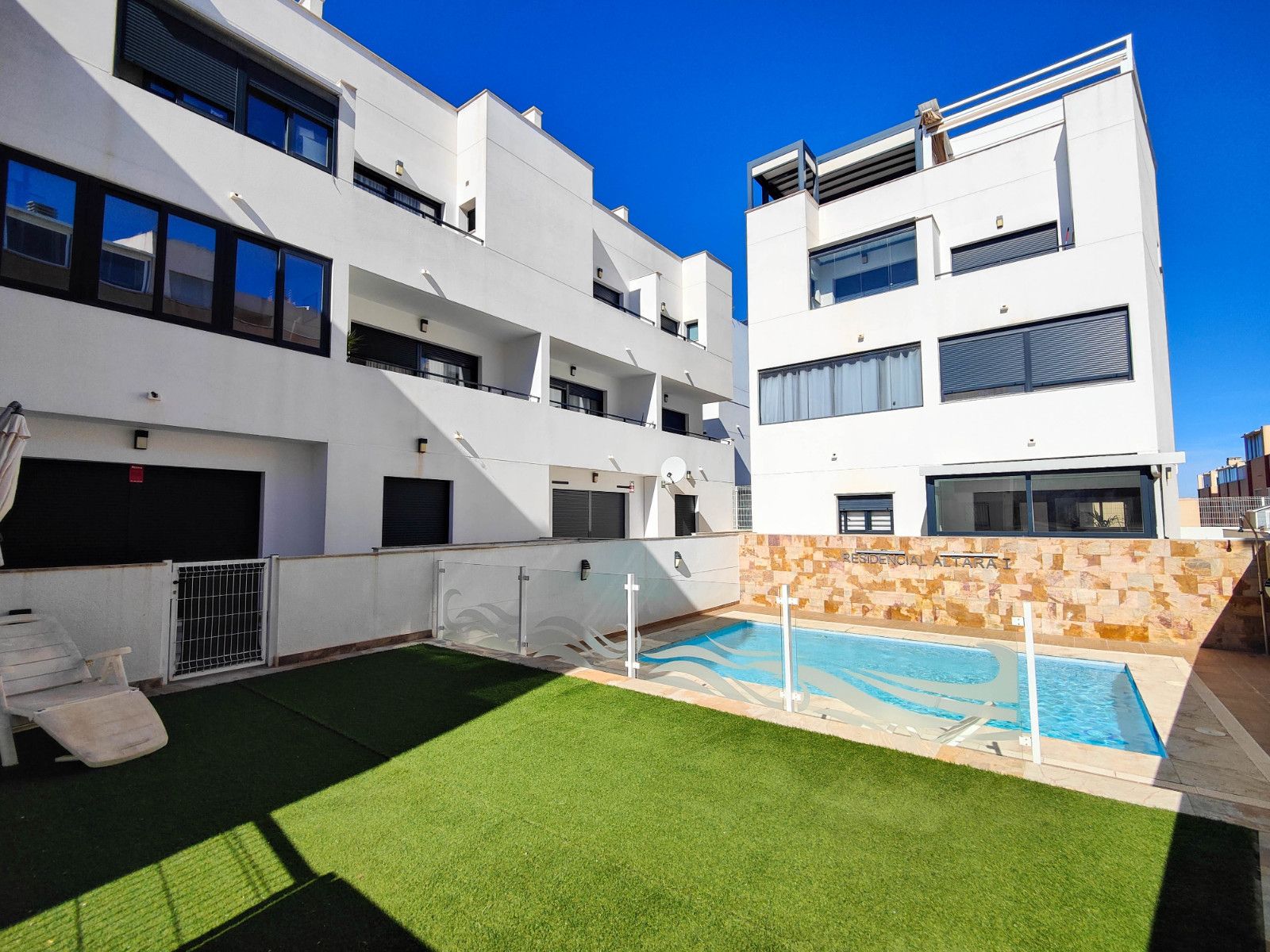 3-Bedroom Apartment in Guardamar del Segura - Image 35