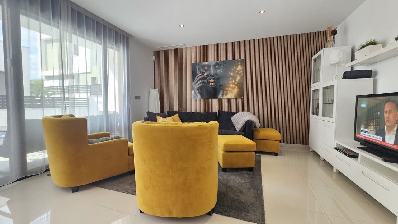 6-Bedroom Villa in Villamartín-las Filipinas, Orihuela Costa - Image 3