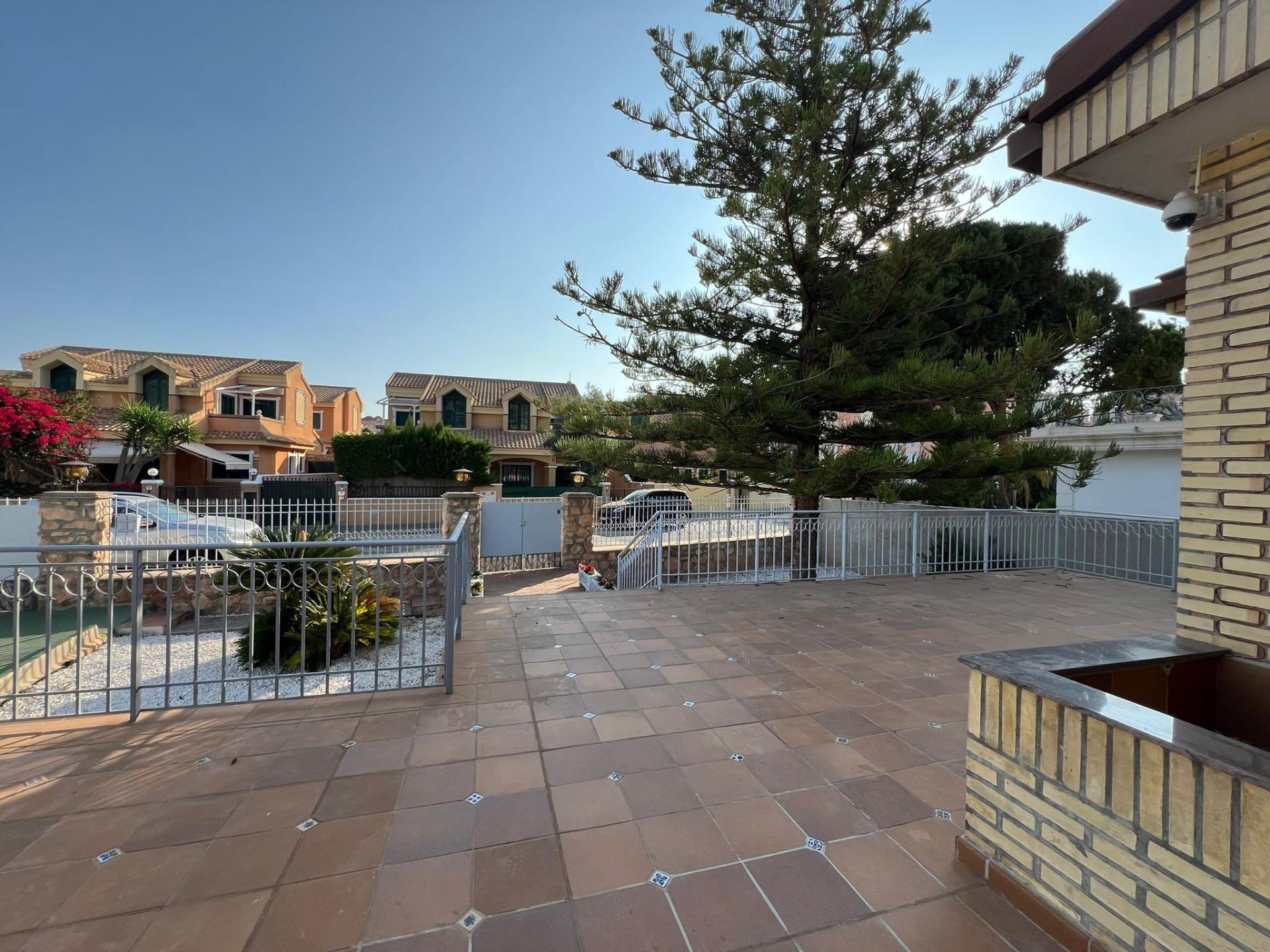 Villa met 4 Slaapkamers in Campoamor, Orihuela Costa - Image 13