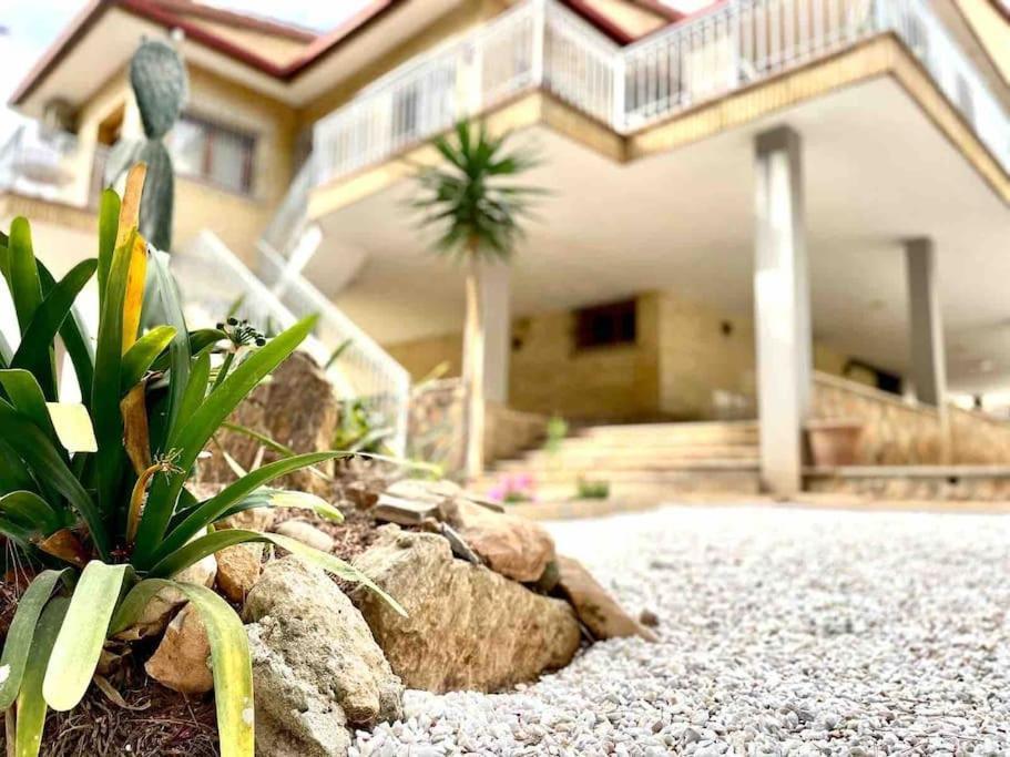 Villa met 4 Slaapkamers in Campoamor, Orihuela Costa - Image 2