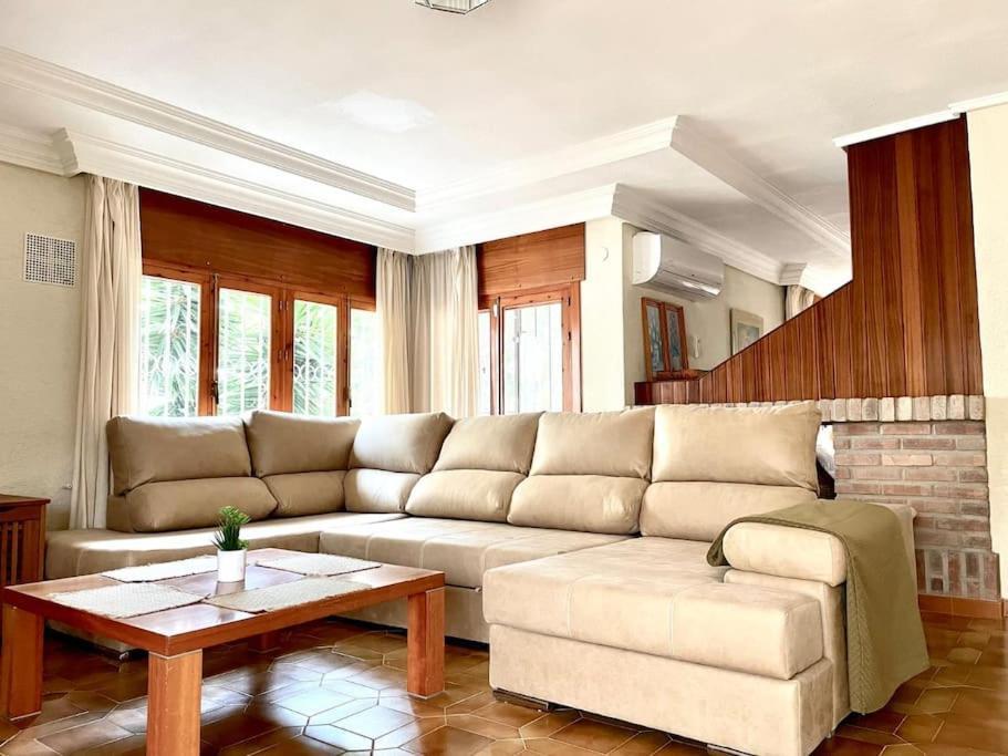 Villa met 4 Slaapkamers in Campoamor, Orihuela Costa - Image 28