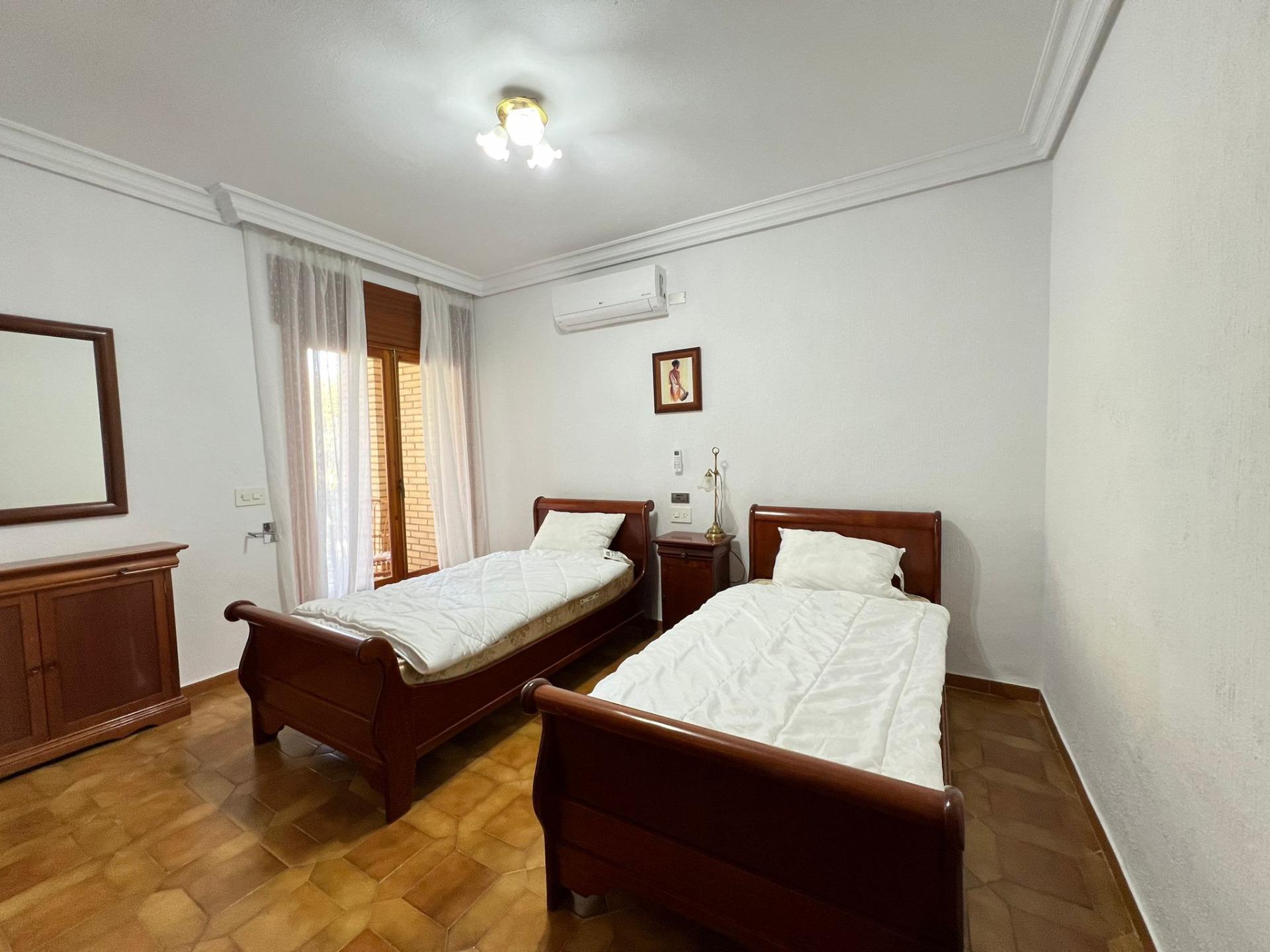 Villa met 4 Slaapkamers in Campoamor, Orihuela Costa - Image 38