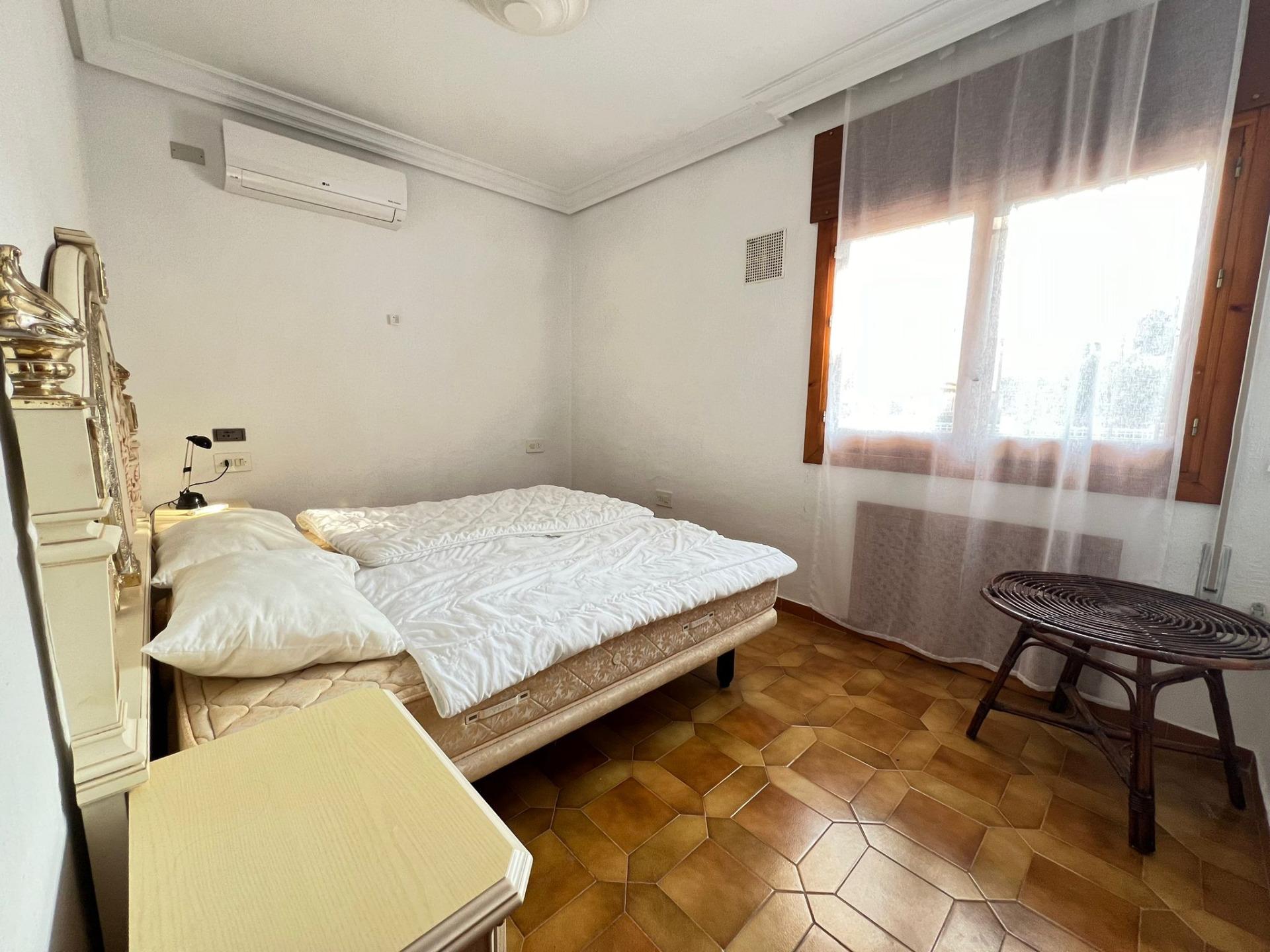 Villa met 4 Slaapkamers in Campoamor, Orihuela Costa - Image 40