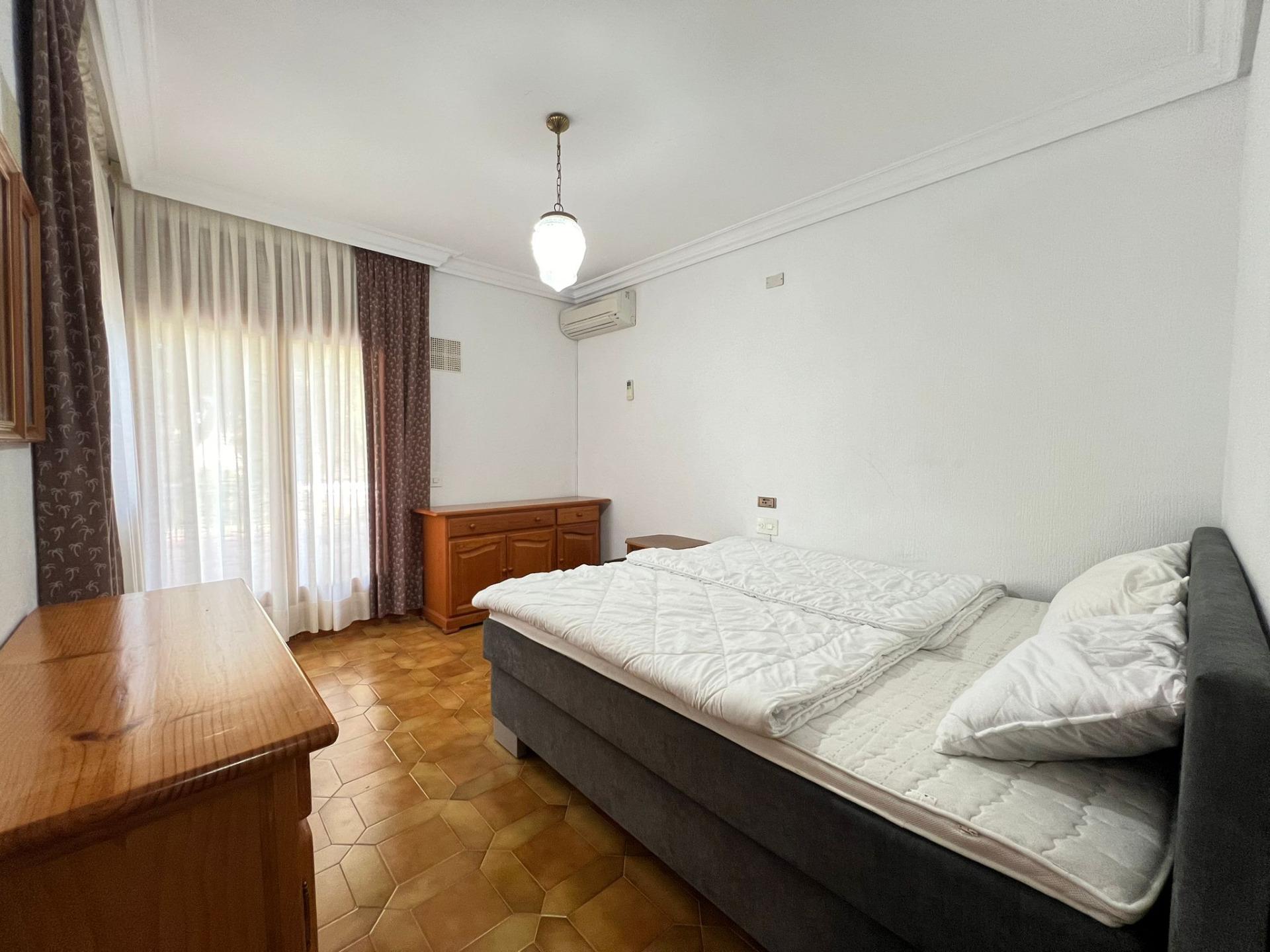 Villa met 4 Slaapkamers in Campoamor, Orihuela Costa - Image 43