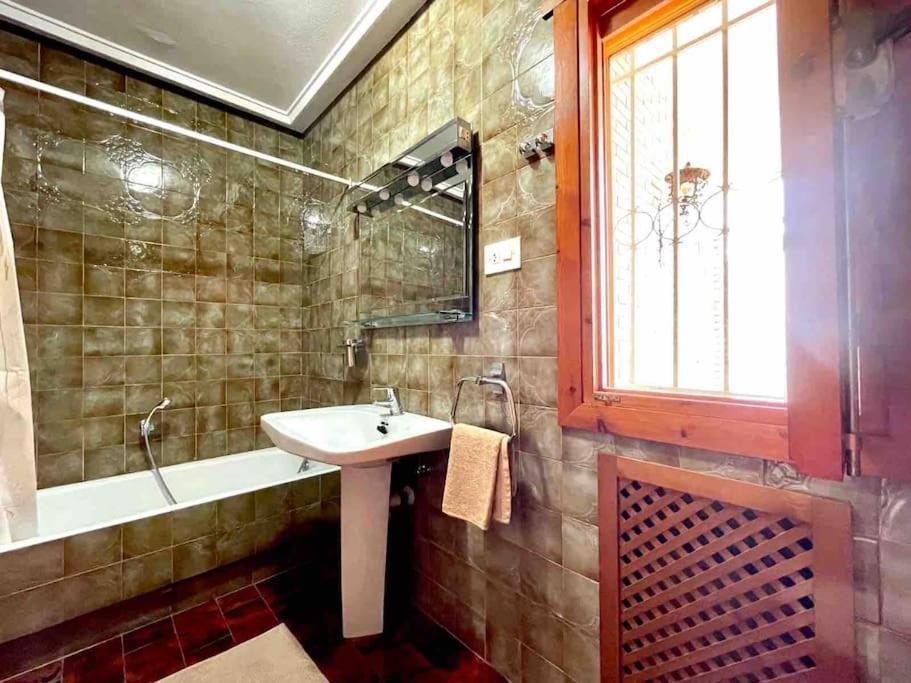 Villa met 4 Slaapkamers in Campoamor, Orihuela Costa - Image 48