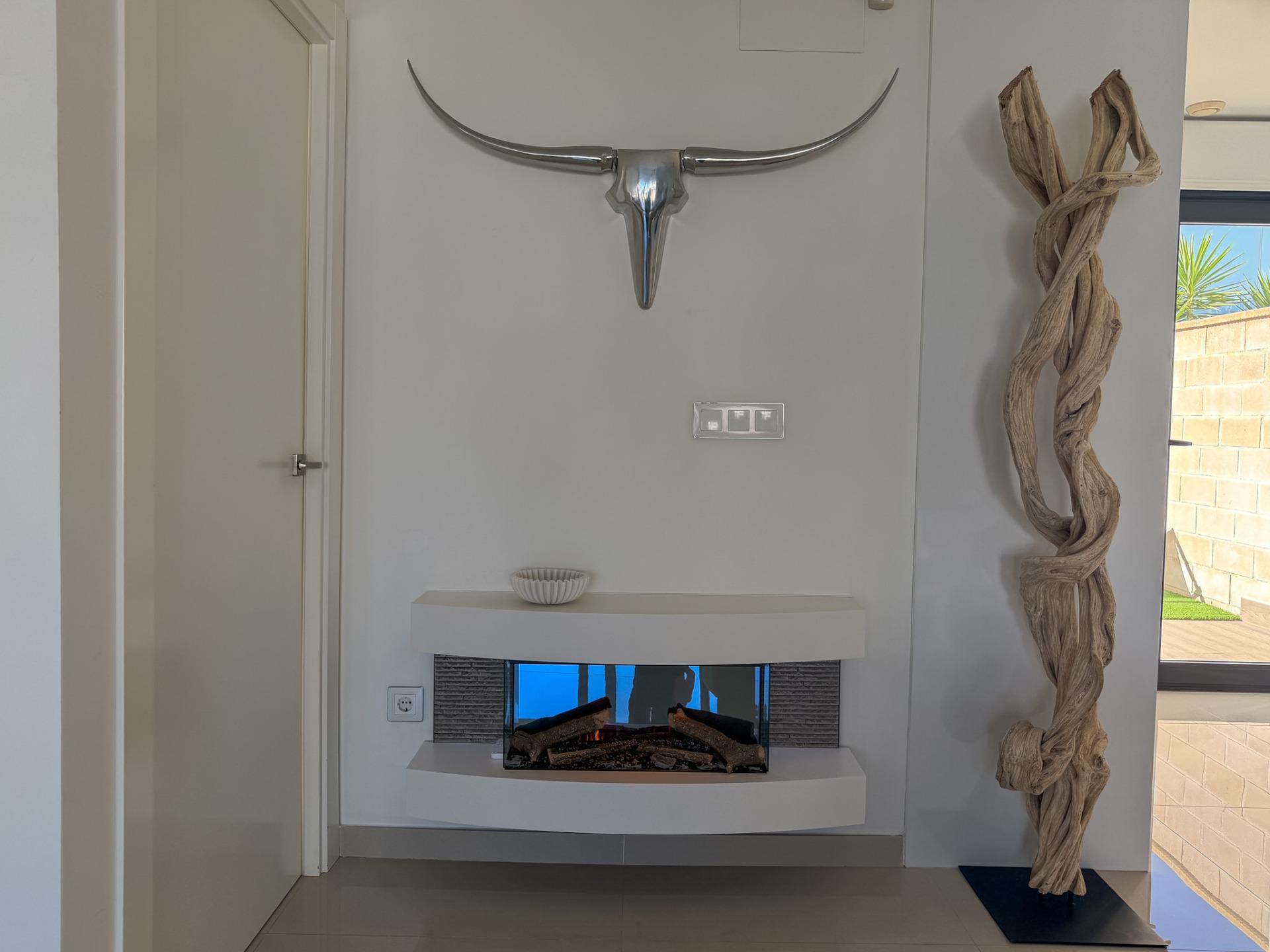 4-Bedroom Villa in San Miguel de Salinas - Image 10