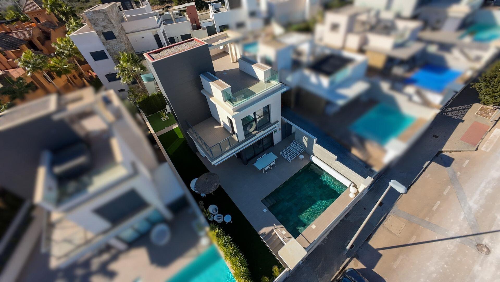 4-Bedroom Villa in San Miguel de Salinas - Image 2