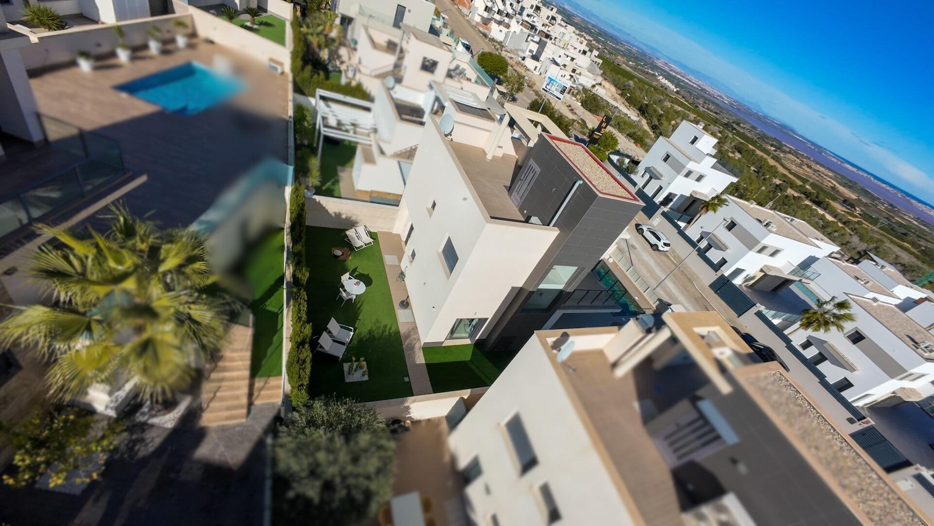 4-Bedroom Villa in San Miguel de Salinas - Image 33