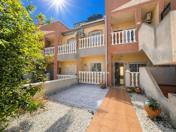 2-Bedroom Ground-Floor Bungalow with Garage and Communal Pool in Villamartín