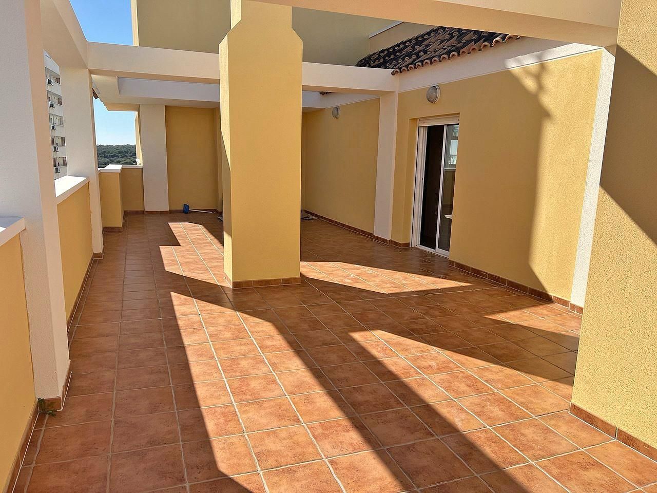 2-Bedroom Penthouse in Puerto Deportivo, Guardamar del Segura - Image 11