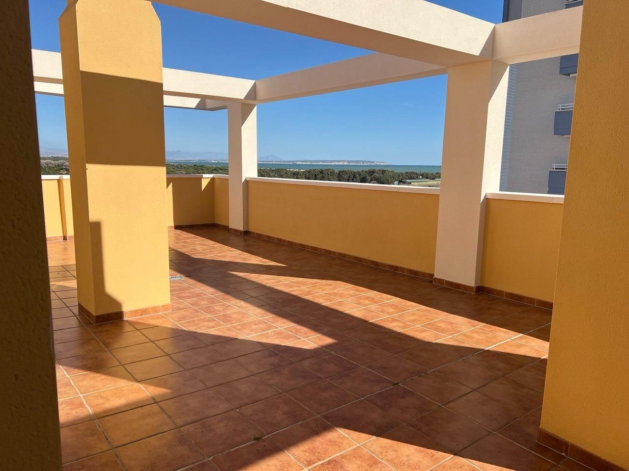 2-Bedroom Penthouse in Puerto Deportivo, Guardamar del Segura - Image 12