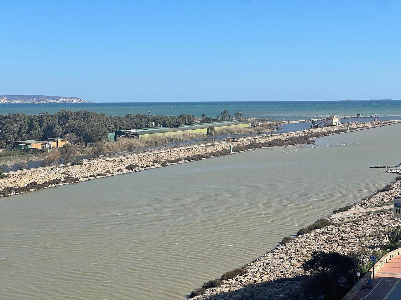 2-Bedroom Penthouse in Puerto Deportivo, Guardamar del Segura - Image 17
