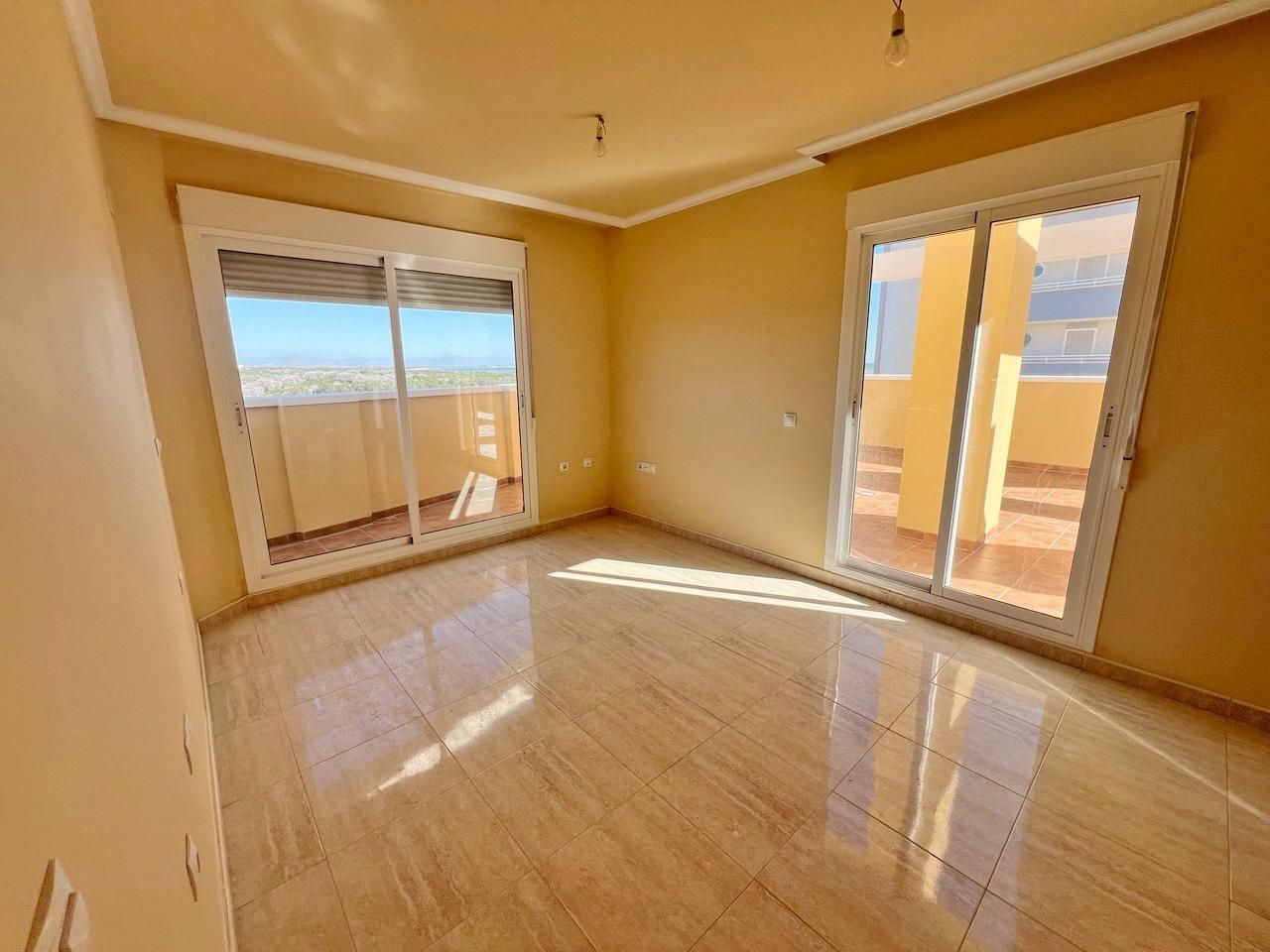 2-Bedroom Penthouse in Puerto Deportivo, Guardamar del Segura - Image 2