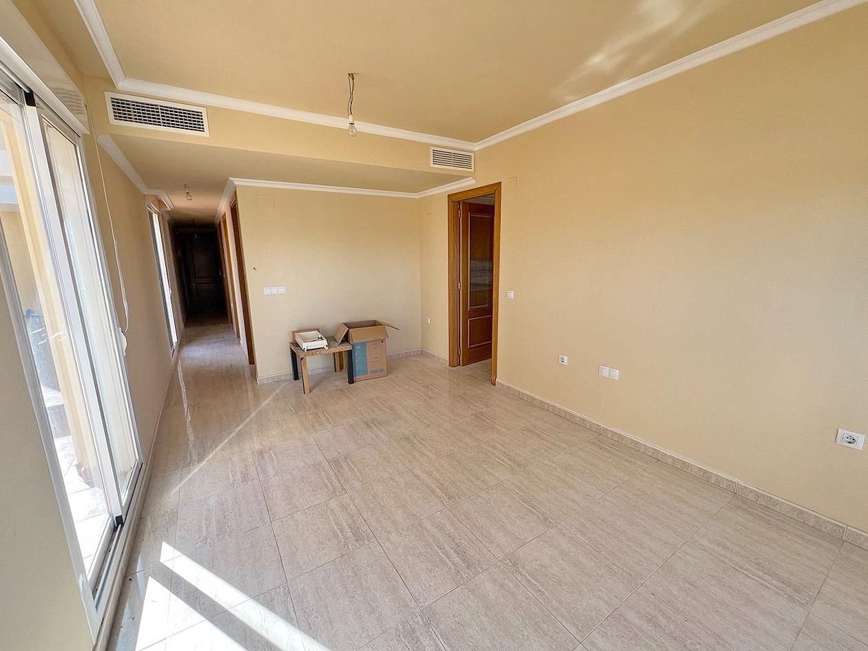 2-Bedroom Penthouse in Puerto Deportivo, Guardamar del Segura - Image 4