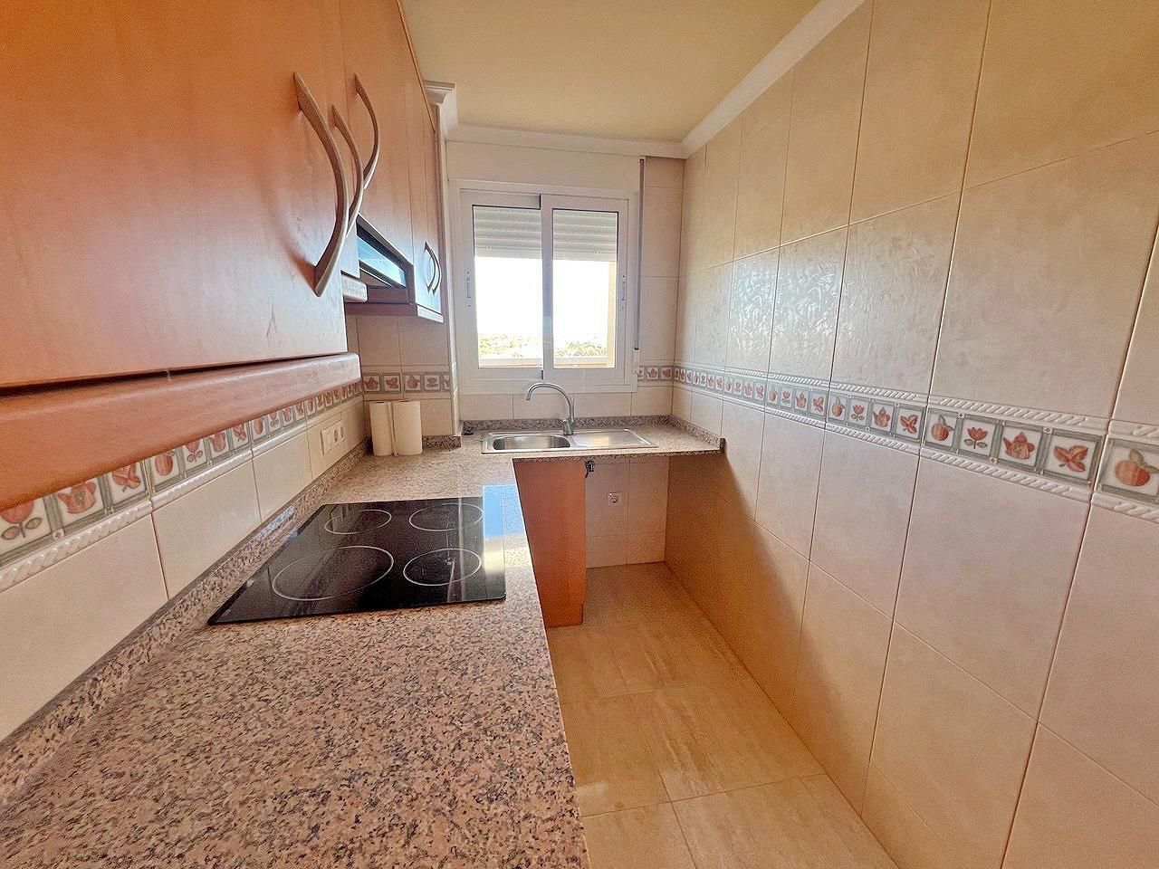 2-Bedroom Penthouse in Puerto Deportivo, Guardamar del Segura - Image 6