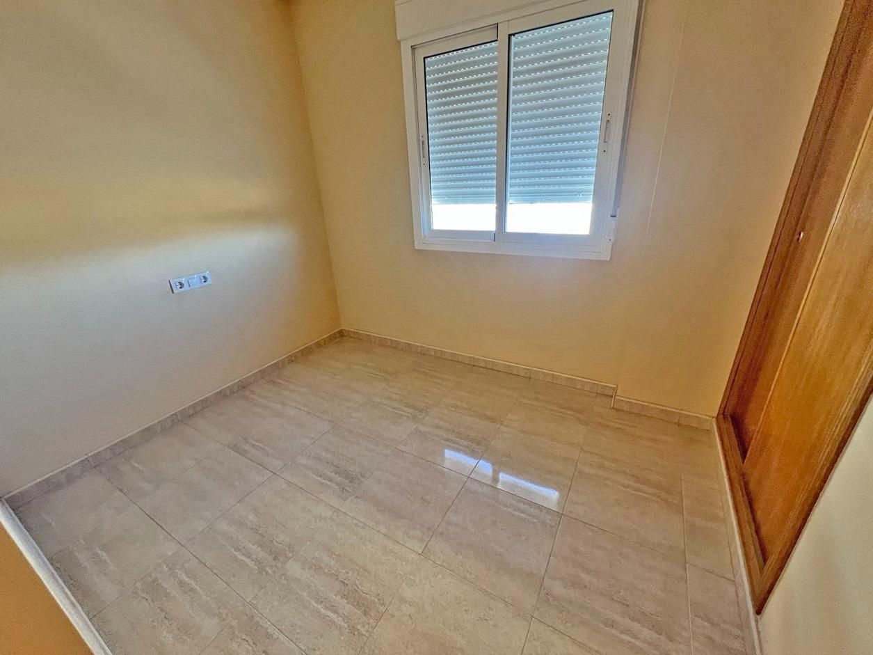 2-Bedroom Penthouse in Puerto Deportivo, Guardamar del Segura - Image 7