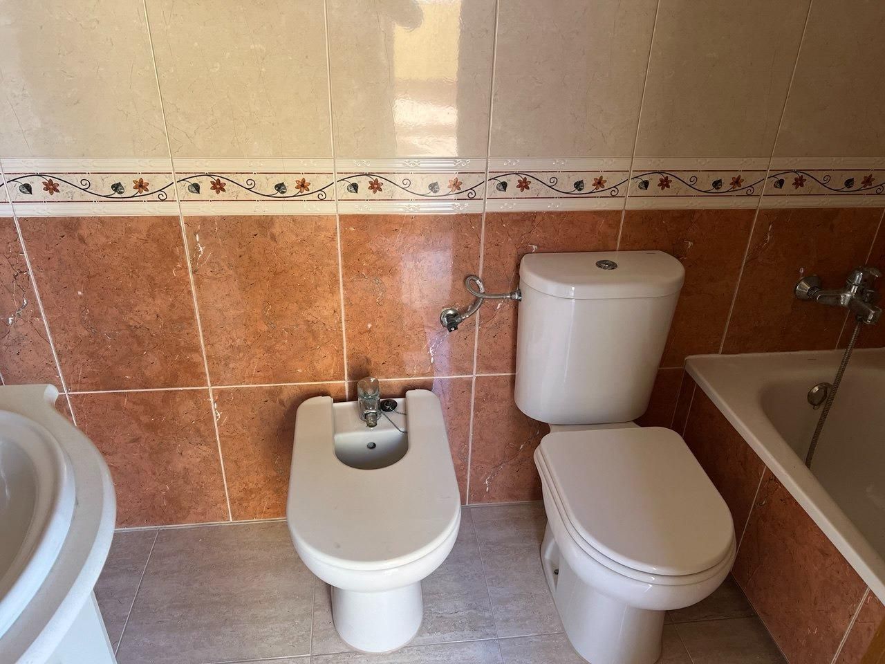 2-Bedroom Penthouse in Puerto Deportivo, Guardamar del Segura - Image 9