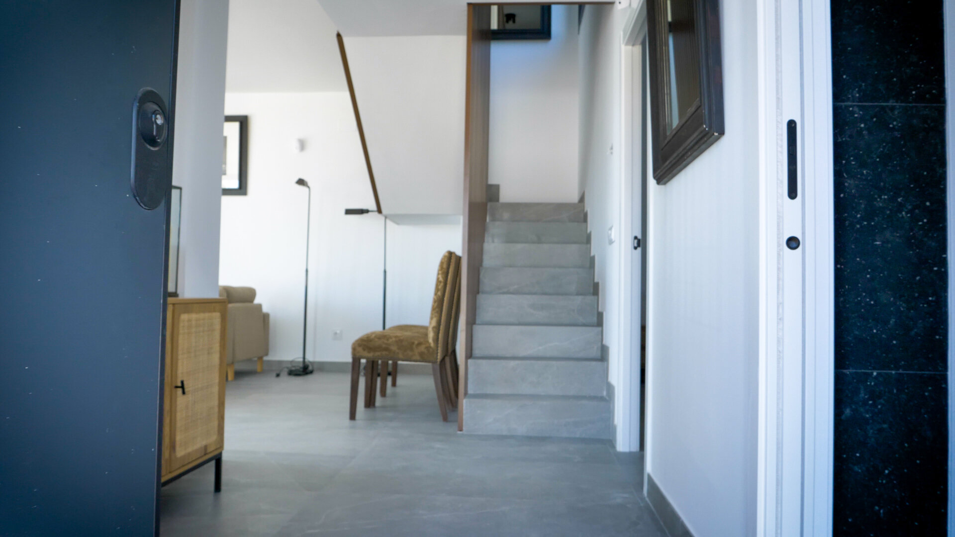 3-Bedroom Semi-Detached House in Polop - Image 2