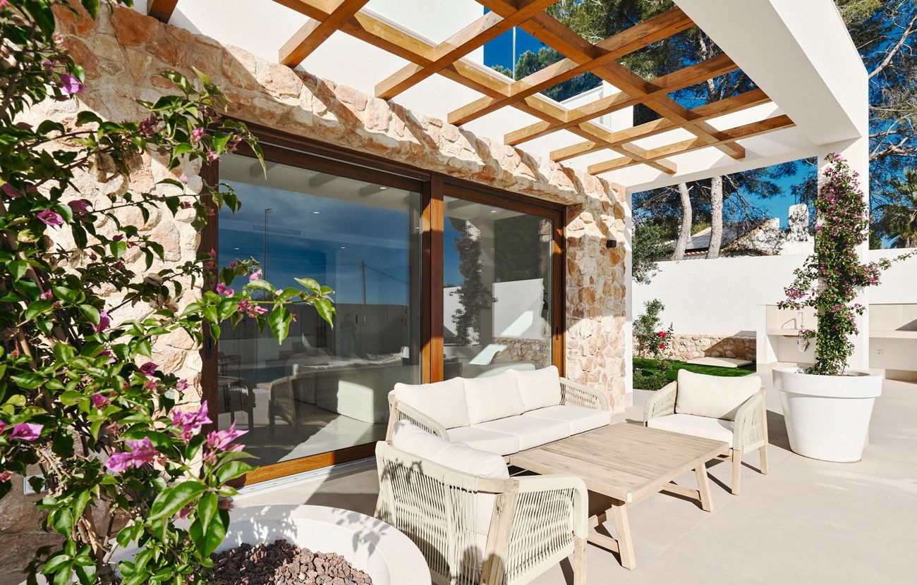 3-Bedroom Villa in Lomas de Cabo Roig, Orihuela Costa - Image 2