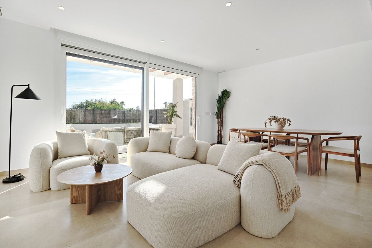 3-Bedroom Villa in Lomas de Cabo Roig, Orihuela Costa - Image 3