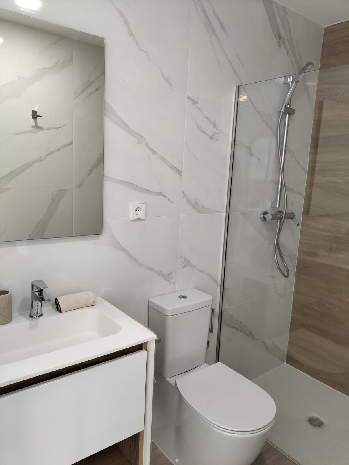 2-Bedroom Apartment in Orihuela Costa - Image 2