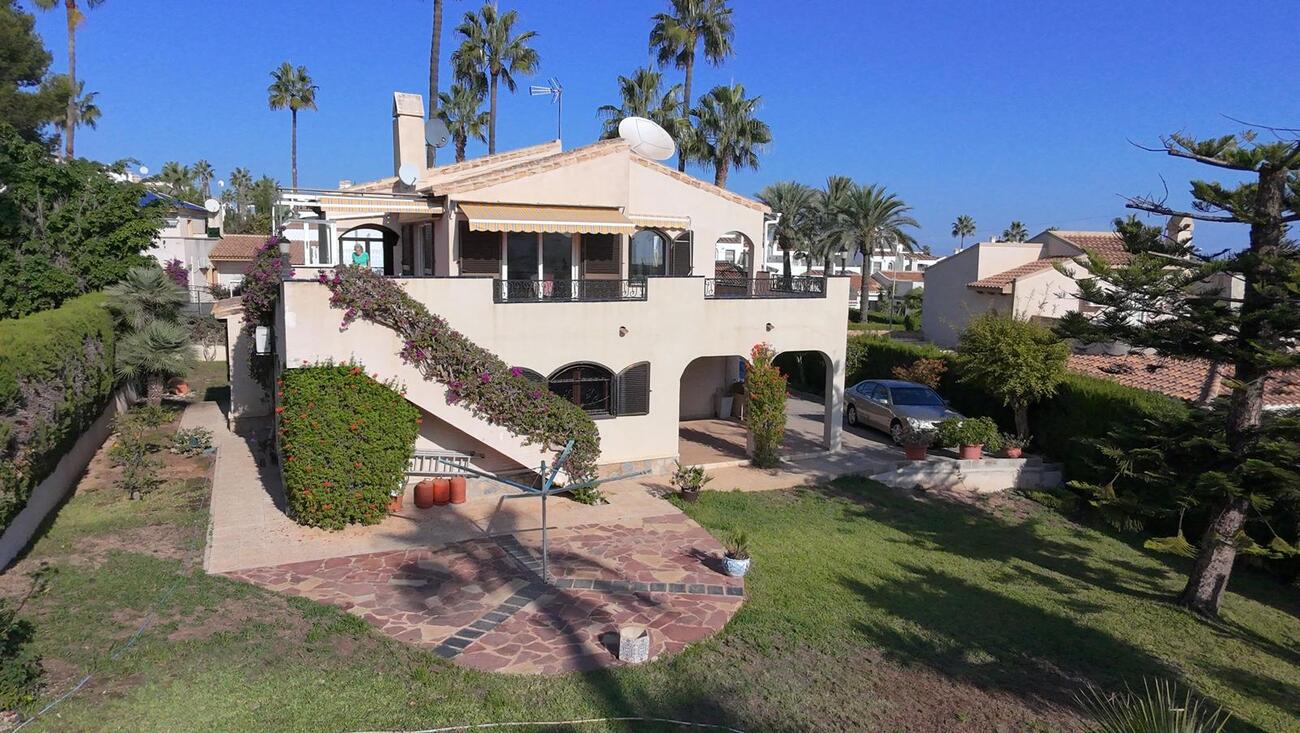 3-Bedroom Villa in Orihuela Costa - Image 2