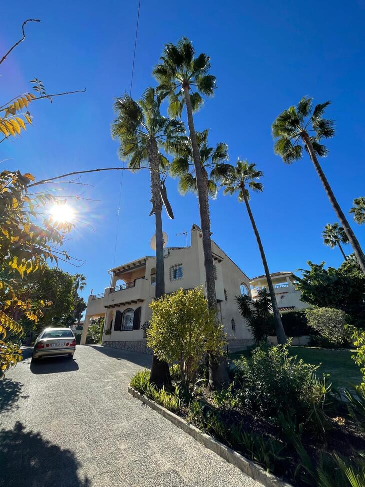 3-Bedroom Villa in Orihuela Costa - Image 31