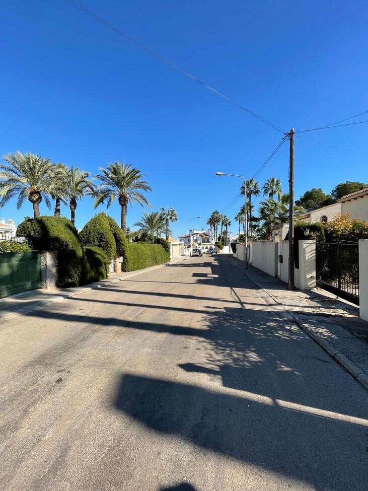 3-Bedroom Villa in Orihuela Costa - Image 36