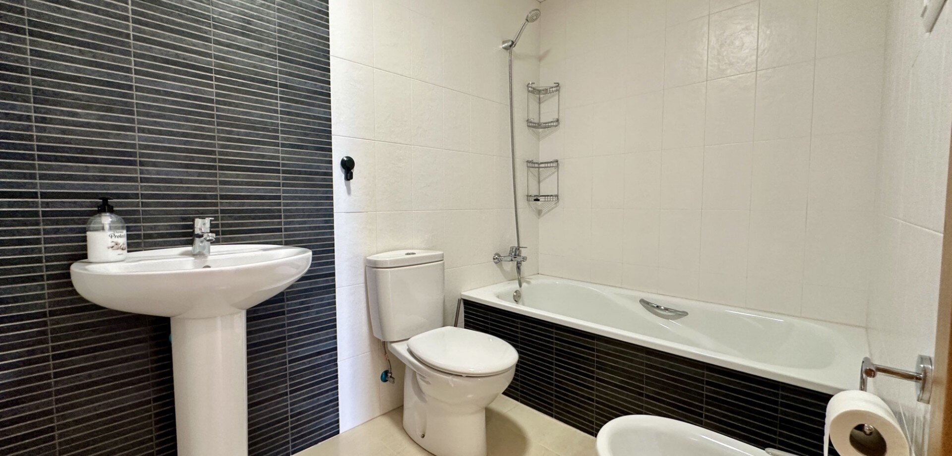 3-Bedroom Apartment in Pueblo 9, San Miguel de Salinas - Image 27