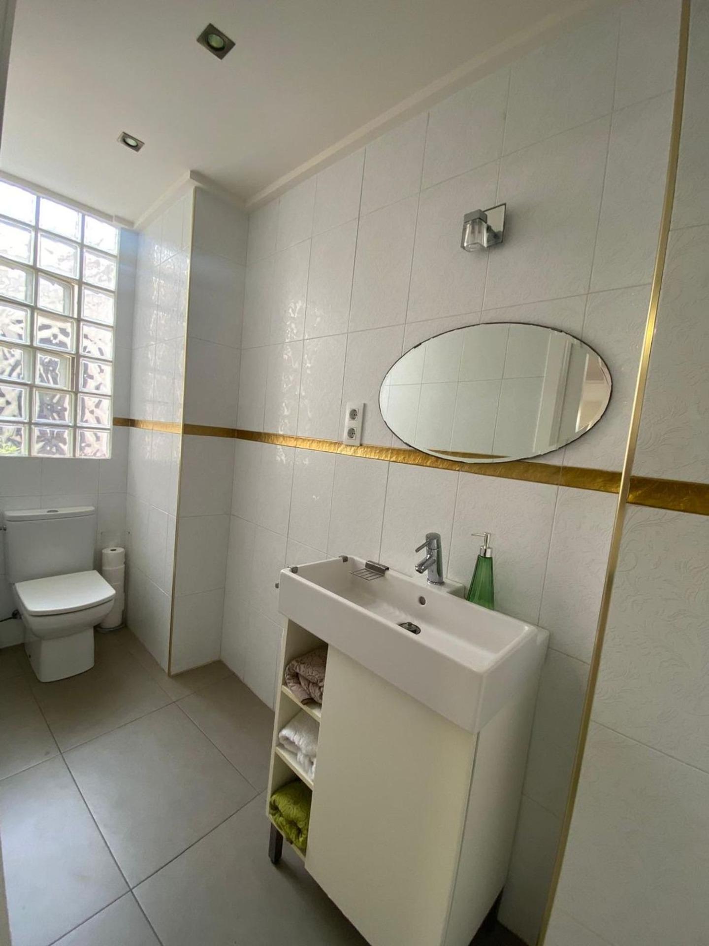 5-Bedroom Villa in Centro, Torrevieja - Image 17