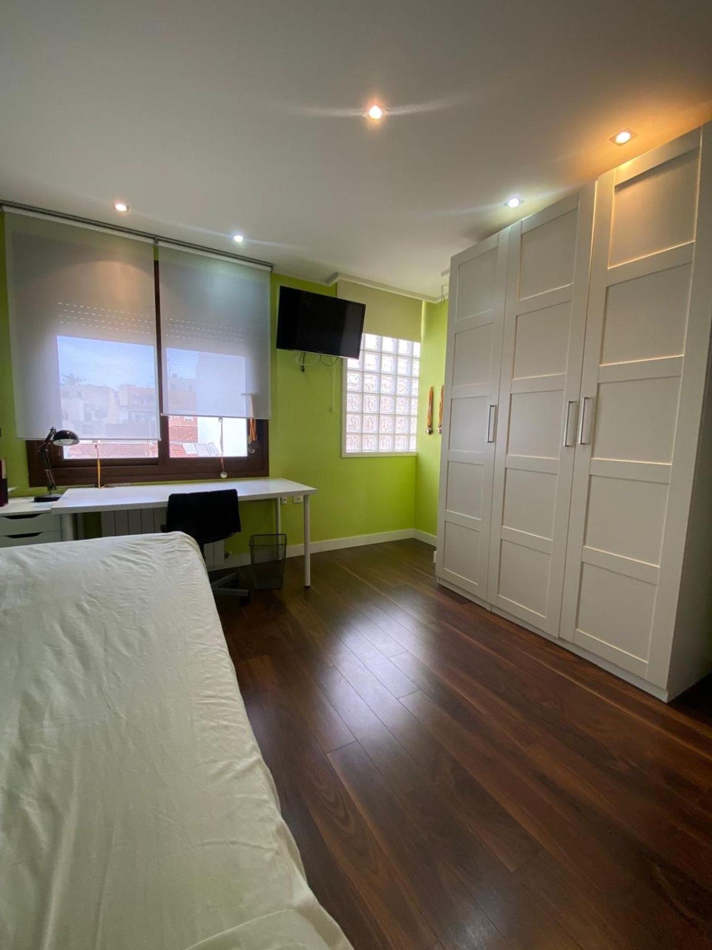 5-Bedroom Villa in Centro, Torrevieja - Image 25