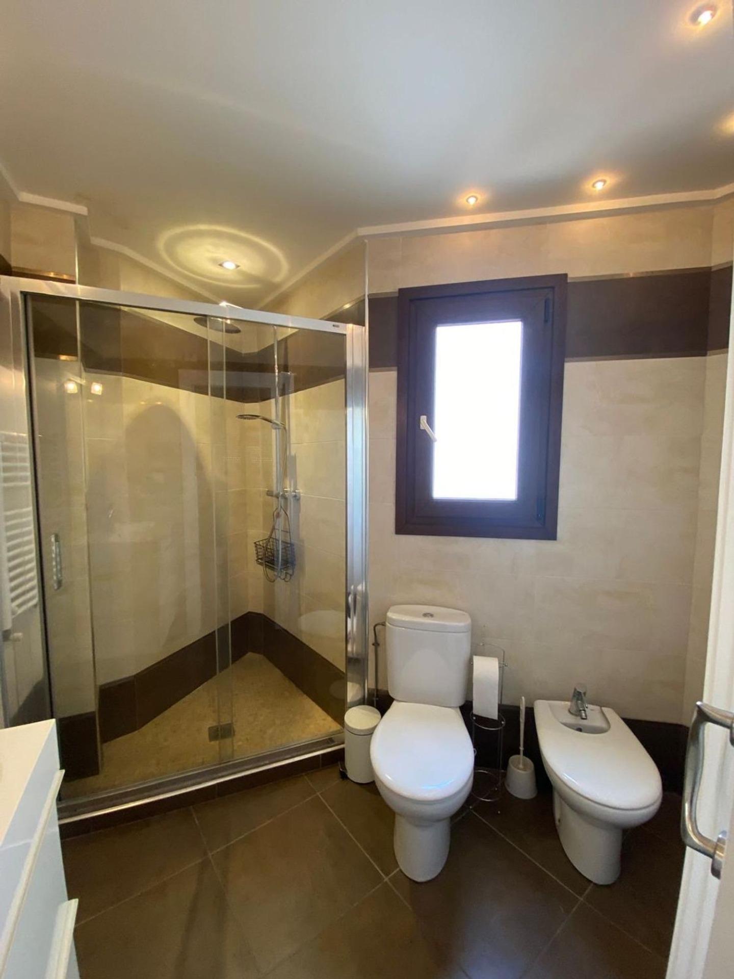 5-Bedroom Villa in Centro, Torrevieja - Image 33
