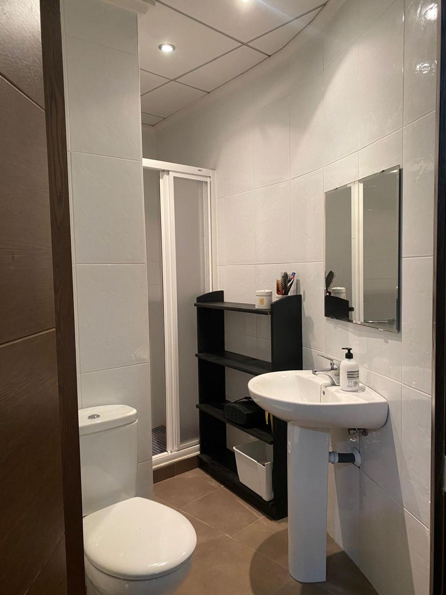 5-Bedroom Villa in Centro, Torrevieja - Image 35