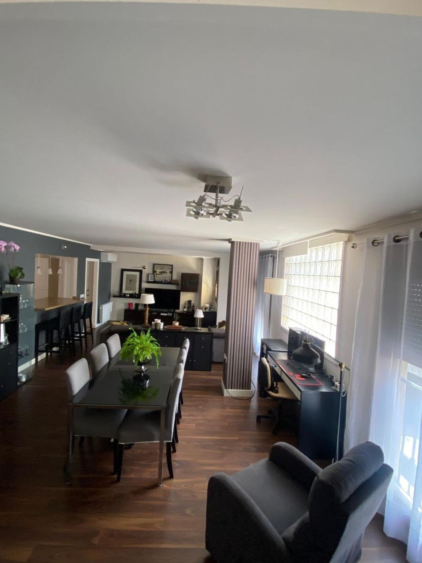 5-Bedroom Villa in Centro, Torrevieja - Image 4