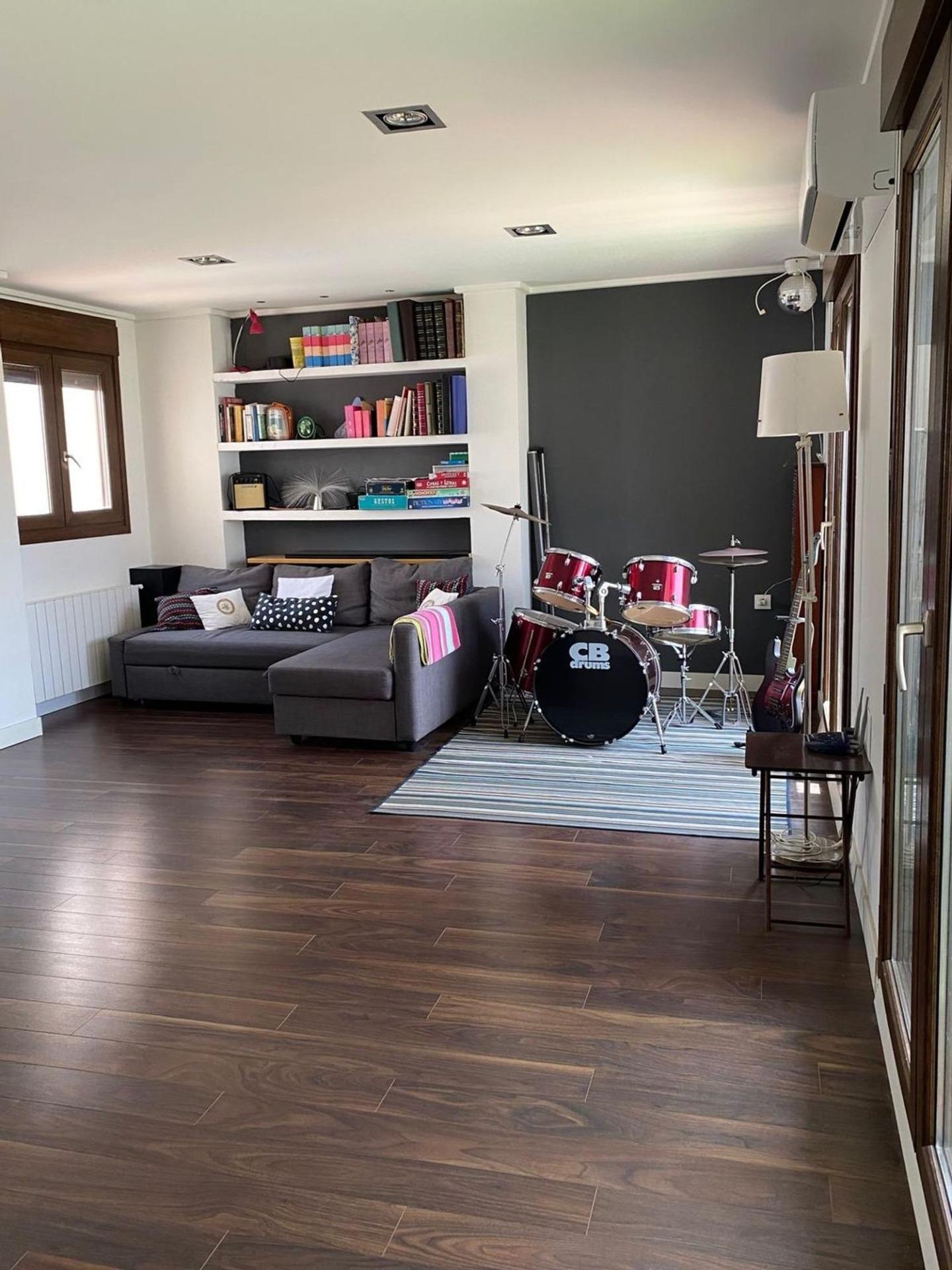 5-Bedroom Villa in Centro, Torrevieja - Image 8