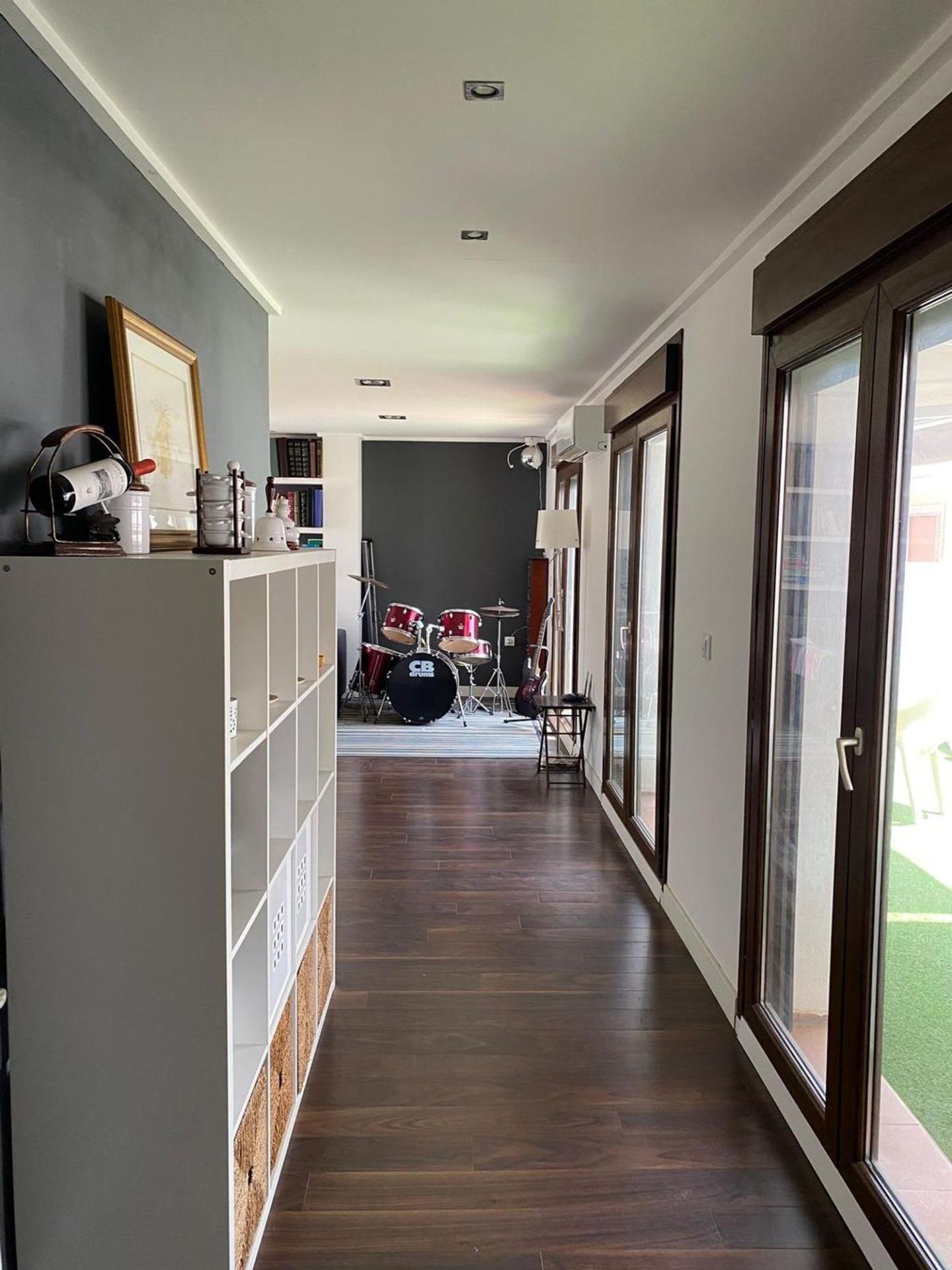 5-Bedroom Villa in Centro, Torrevieja - Image 9