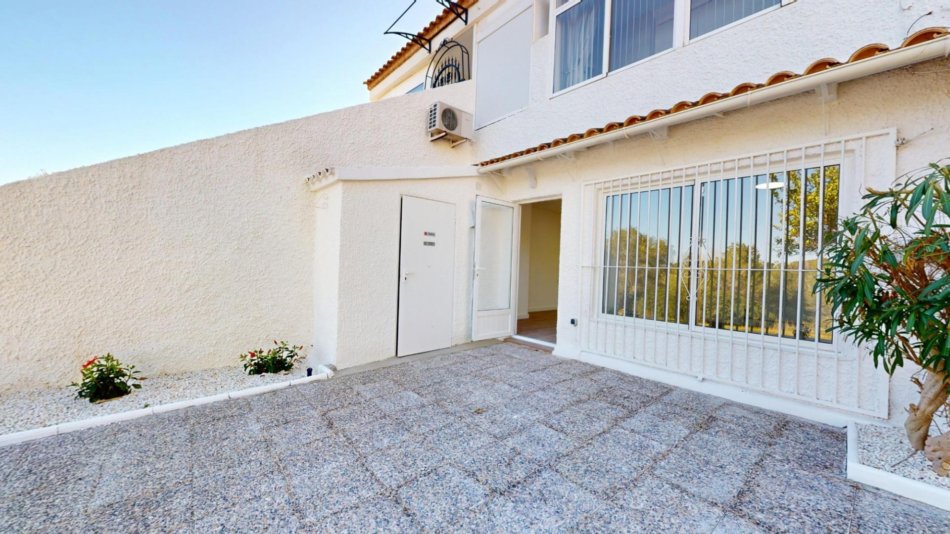 2-Bedroom Bungalow in Villamartín-las Filipinas, Orihuela Costa - Image 3